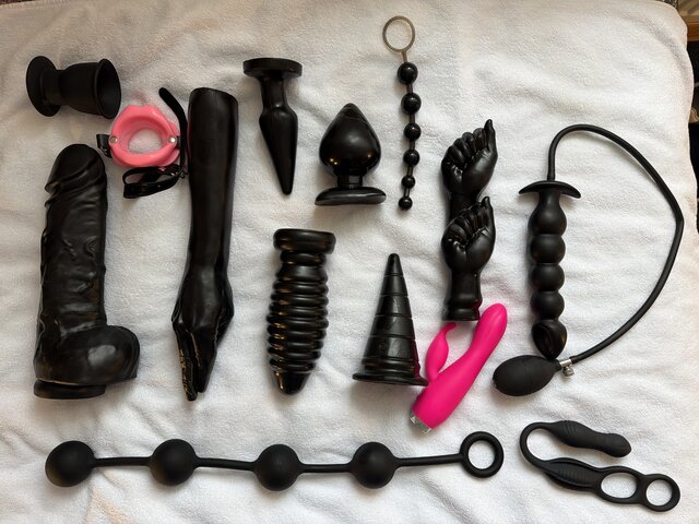 Hugeanaldildo