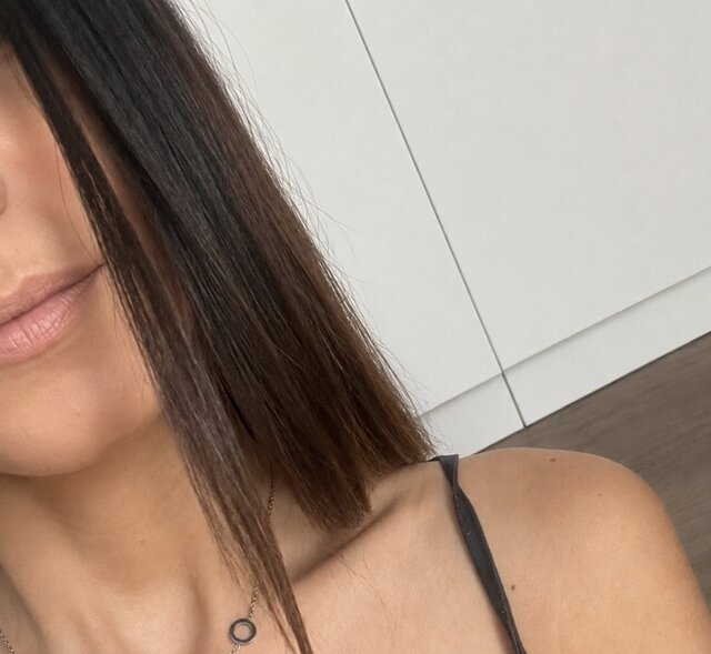 Sweet_Brunette