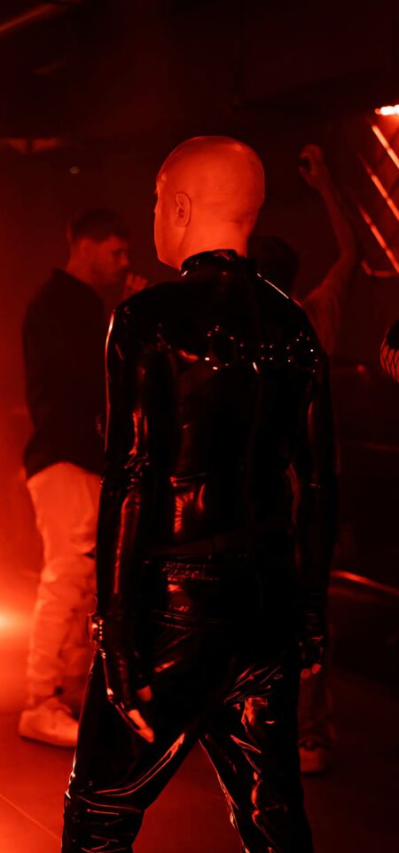 21123.jpg - LatexSlutCD