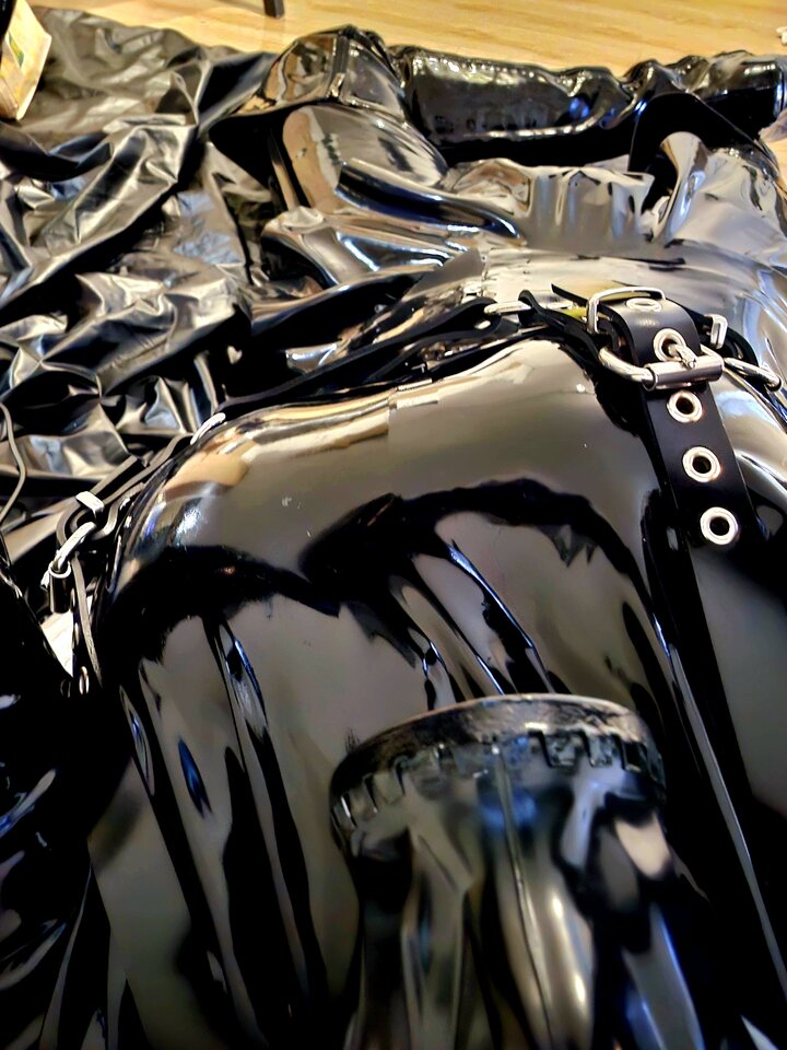 29936.jpg - LatexSlutCD