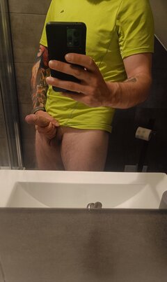 2304x4096_5a2042d15cb56a011a87f153c1eab07b.jpg