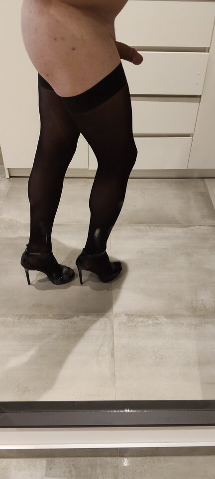 1000009218.jpg - HighHeelsPanty