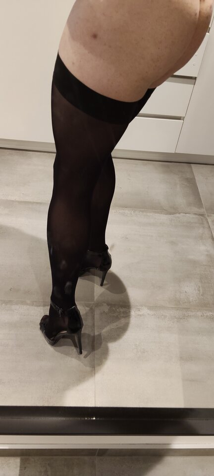 1000009219.jpg - HighHeelsPanty