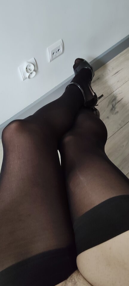 1000009210.jpg - HighHeelsPanty