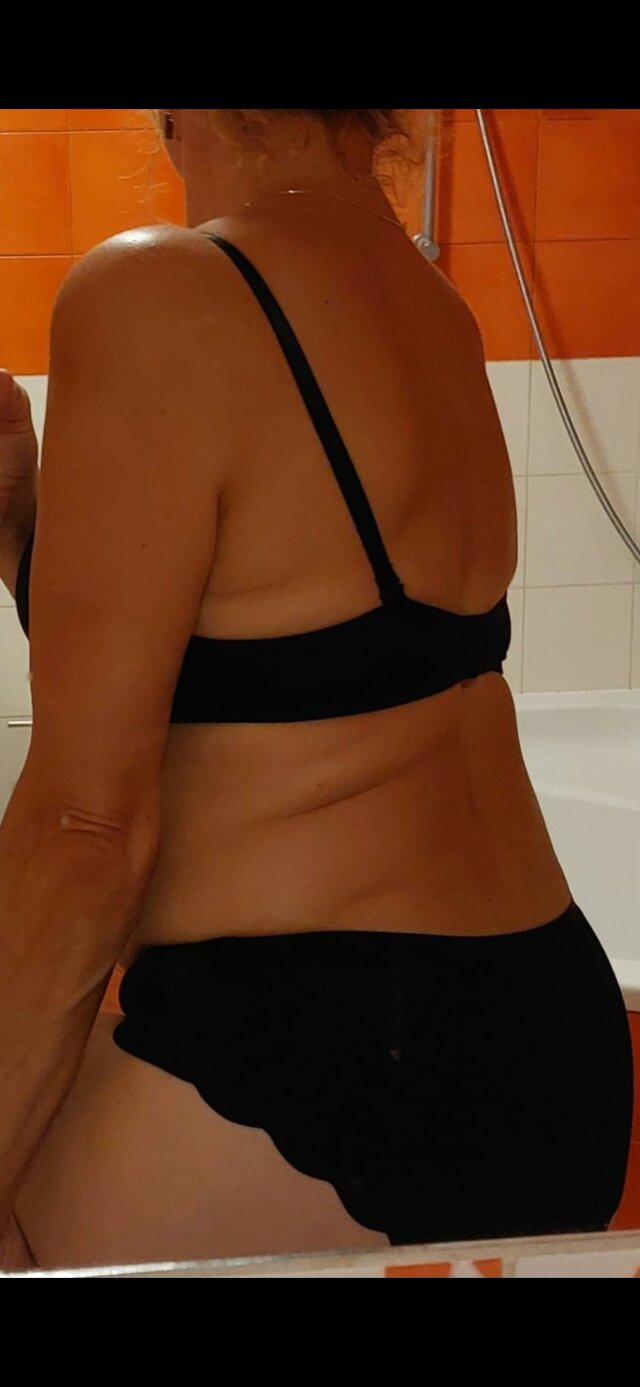 Hot_Lady75