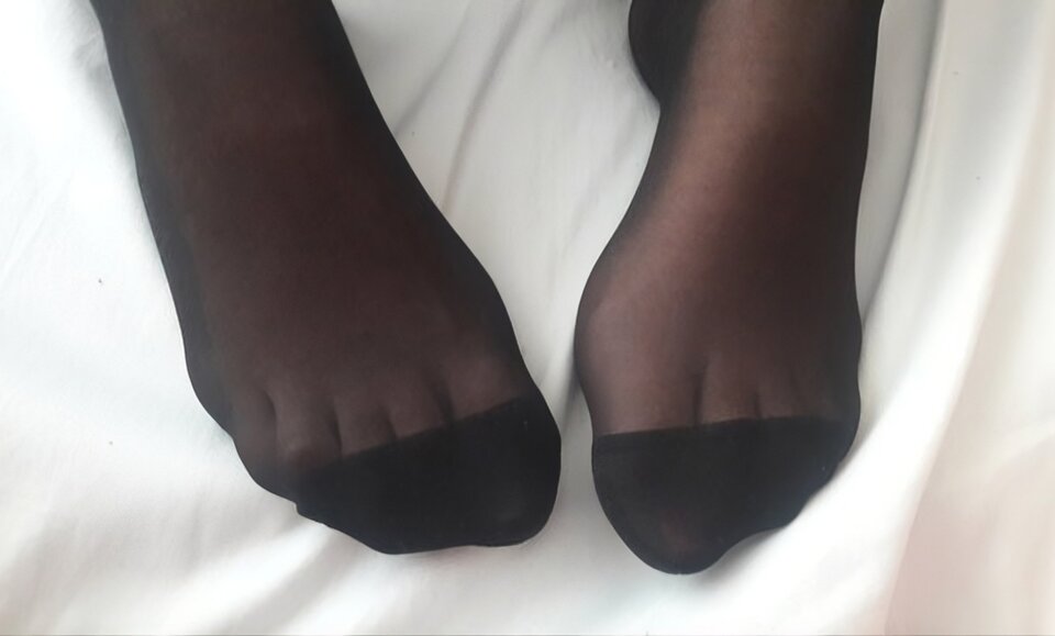 1000054436.jpg - Nylonfoot1